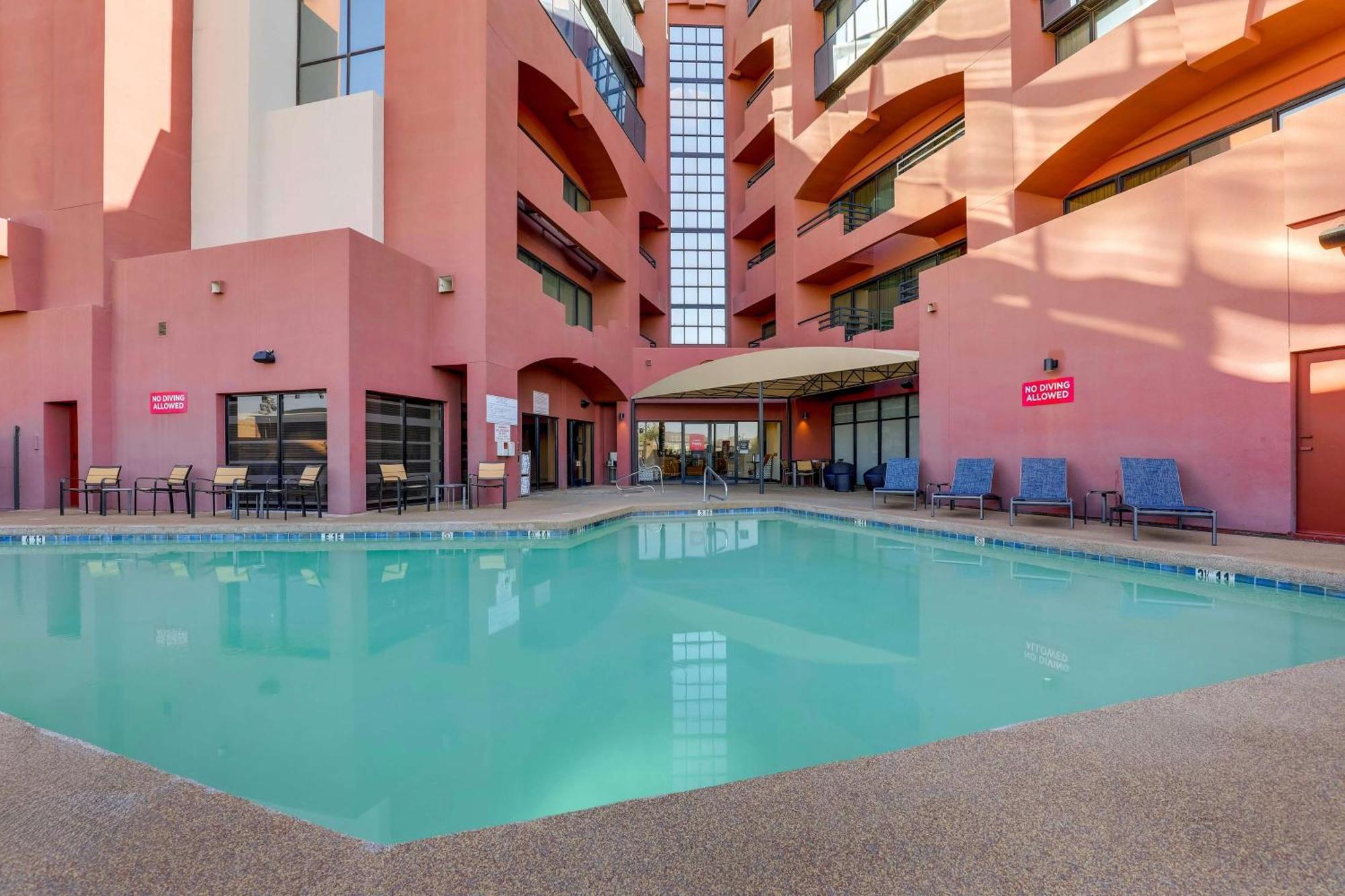 Drury Inn & Suites Phoenix Airport Eksteriør bilde