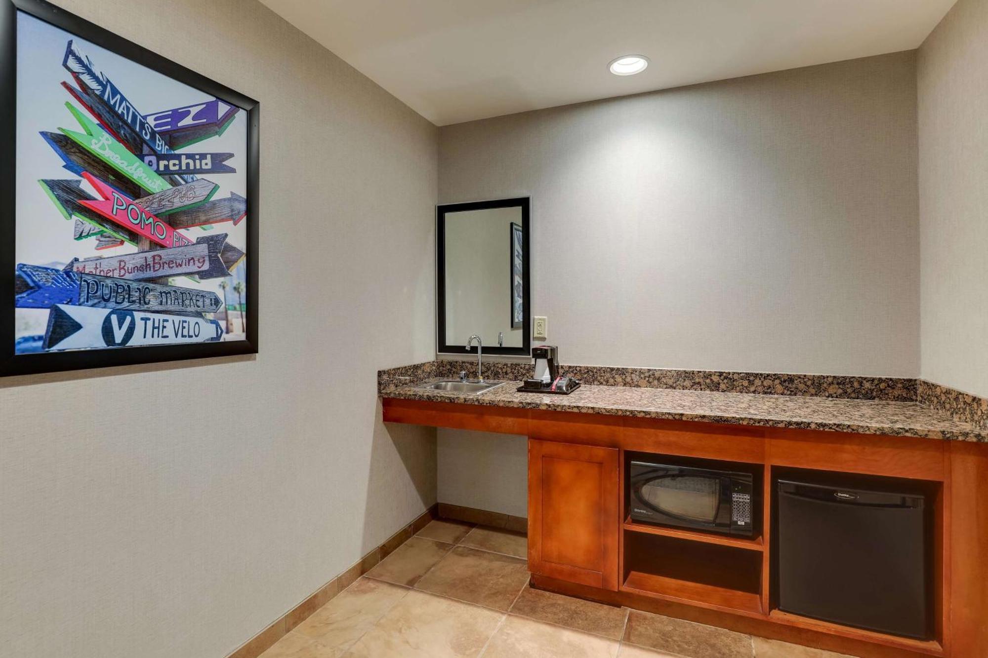 Drury Inn & Suites Phoenix Airport Eksteriør bilde